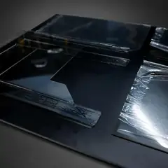 Информационный стенд с карманами для сменных листов и объемным карманом под буклеты